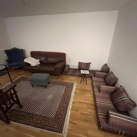 Zentral Gelegen Skyline Plaza Apartment